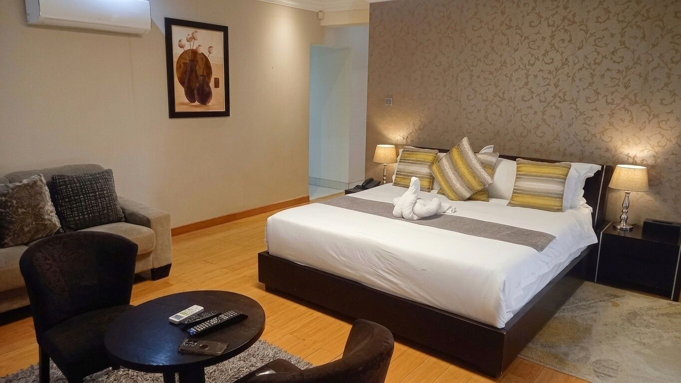 In-room safe, soundproofing, iron/ironing board, free WiFi
