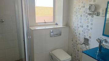 Standard Double Room, Pool View | Bathroom
