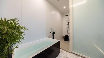 Comfort Villa | Bathroom | Slippers