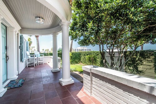 Bayfront Breeze on Ocean Drive Sleeps 15