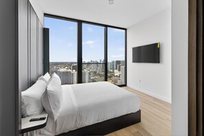 Tabla de planchar con plancha, wifi gratis, ropa de cama