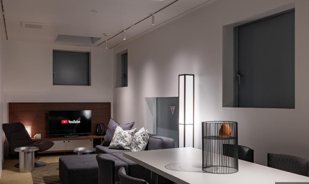 المنشأة من الداخل