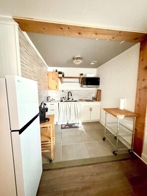 Private kitchen - The Cavern Haus at Cavern Court - Sleeps 11-Exit 8 (Clarksville)