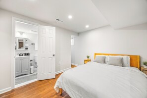 6 bedrooms, iron/ironing board, free WiFi, bed sheets