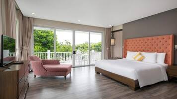 In-room safe, desk, iron/ironing board, free WiFi