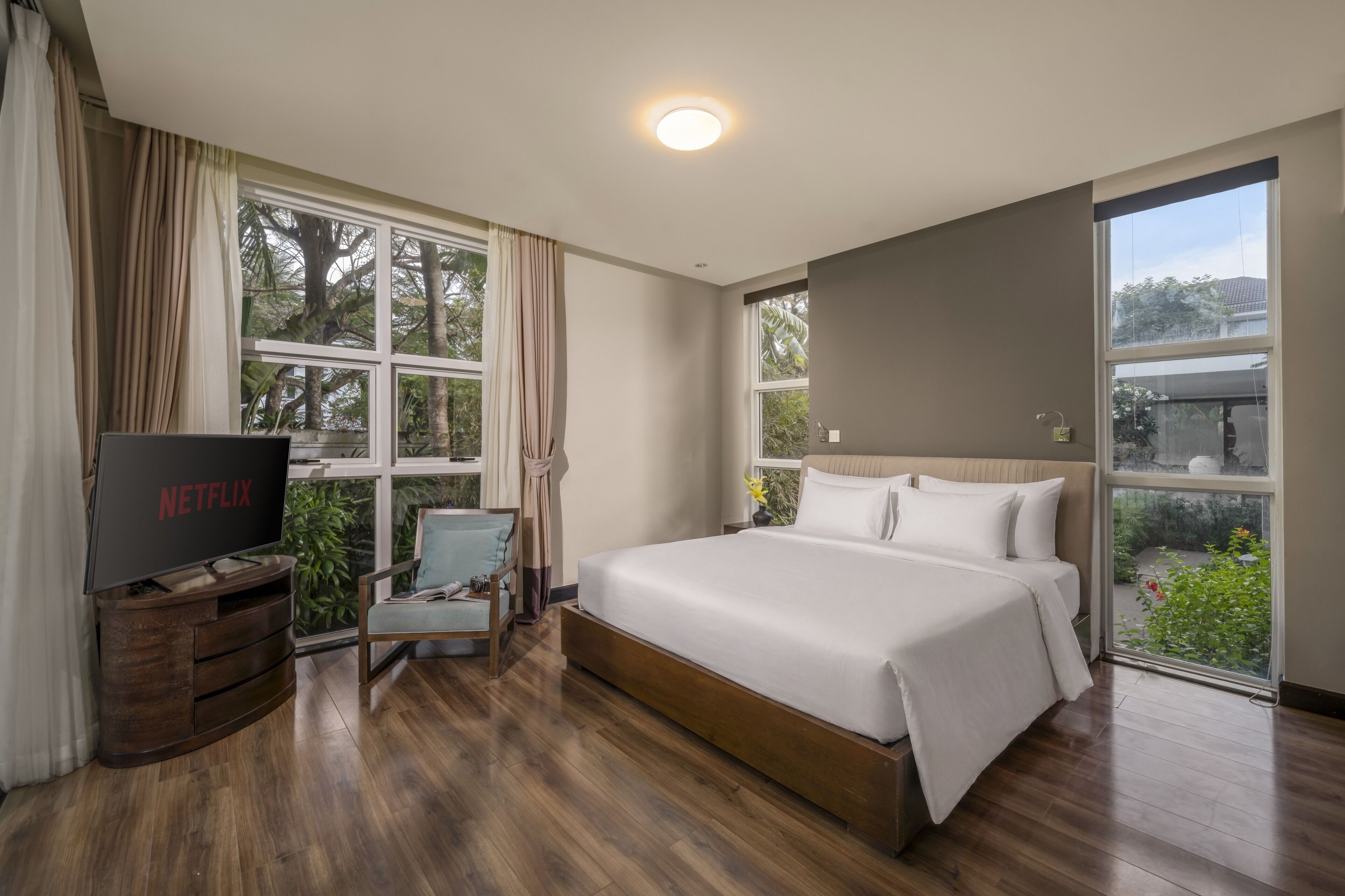 In-room safe, desk, laptop workspace, iron/ironing board