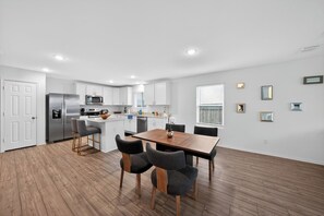 Dining - Modern 4BR Retreat Near Fort Worth, Sleeps 5 (Crowley)