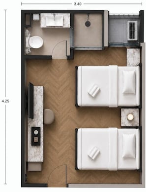 Distribución de una habitación de hotel con cama, dos mesitas de noche, televisor, una pequeña zona de estar, baño con lavabo e inodoro, y ventana.