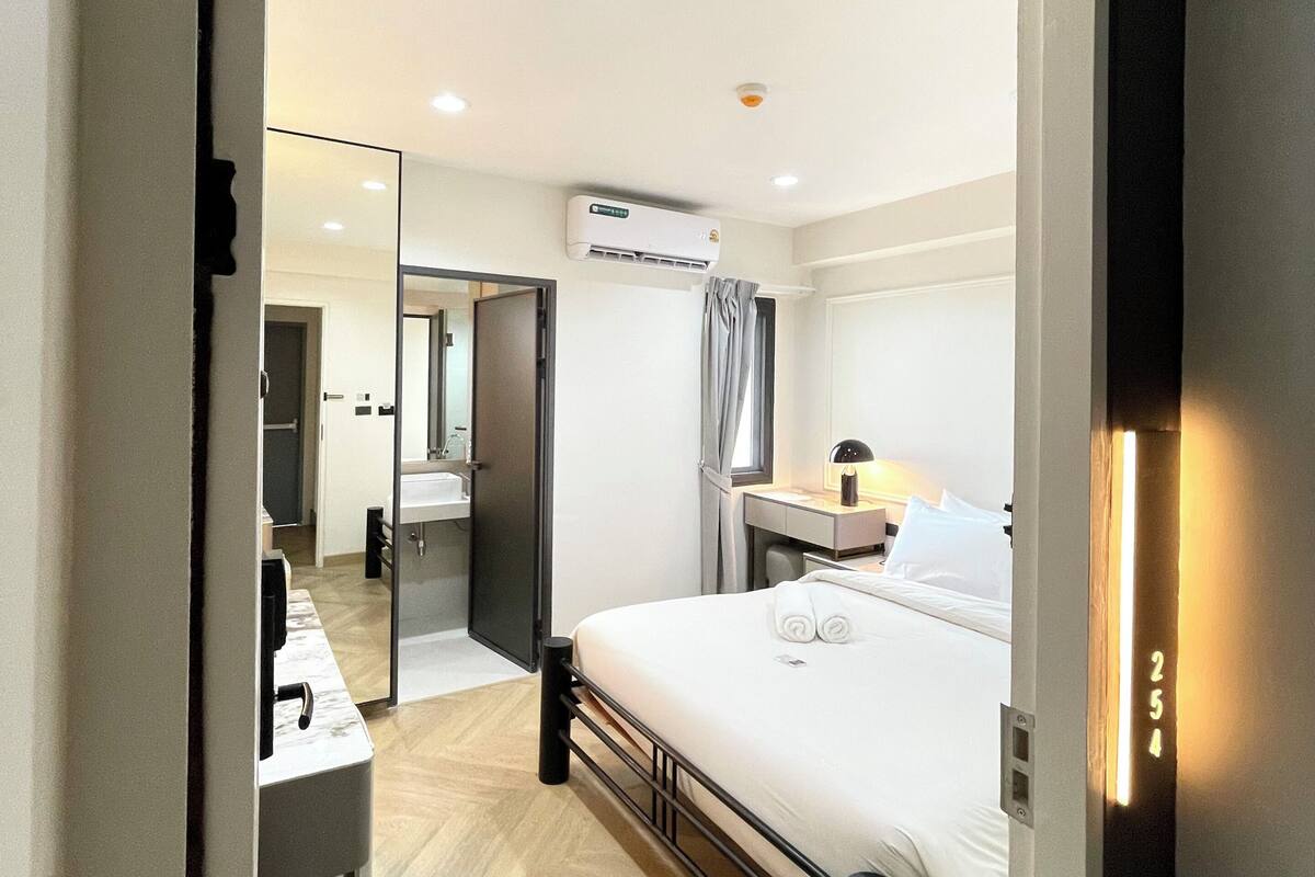 Double Room, City View | WiFi (free), bed sheets