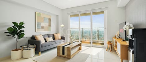 Apartment, 3 Bedrooms, City View | Living room | 50-inch Smart TV with cable channels