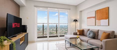 Apartment, 3 Bedrooms, City View | Living room