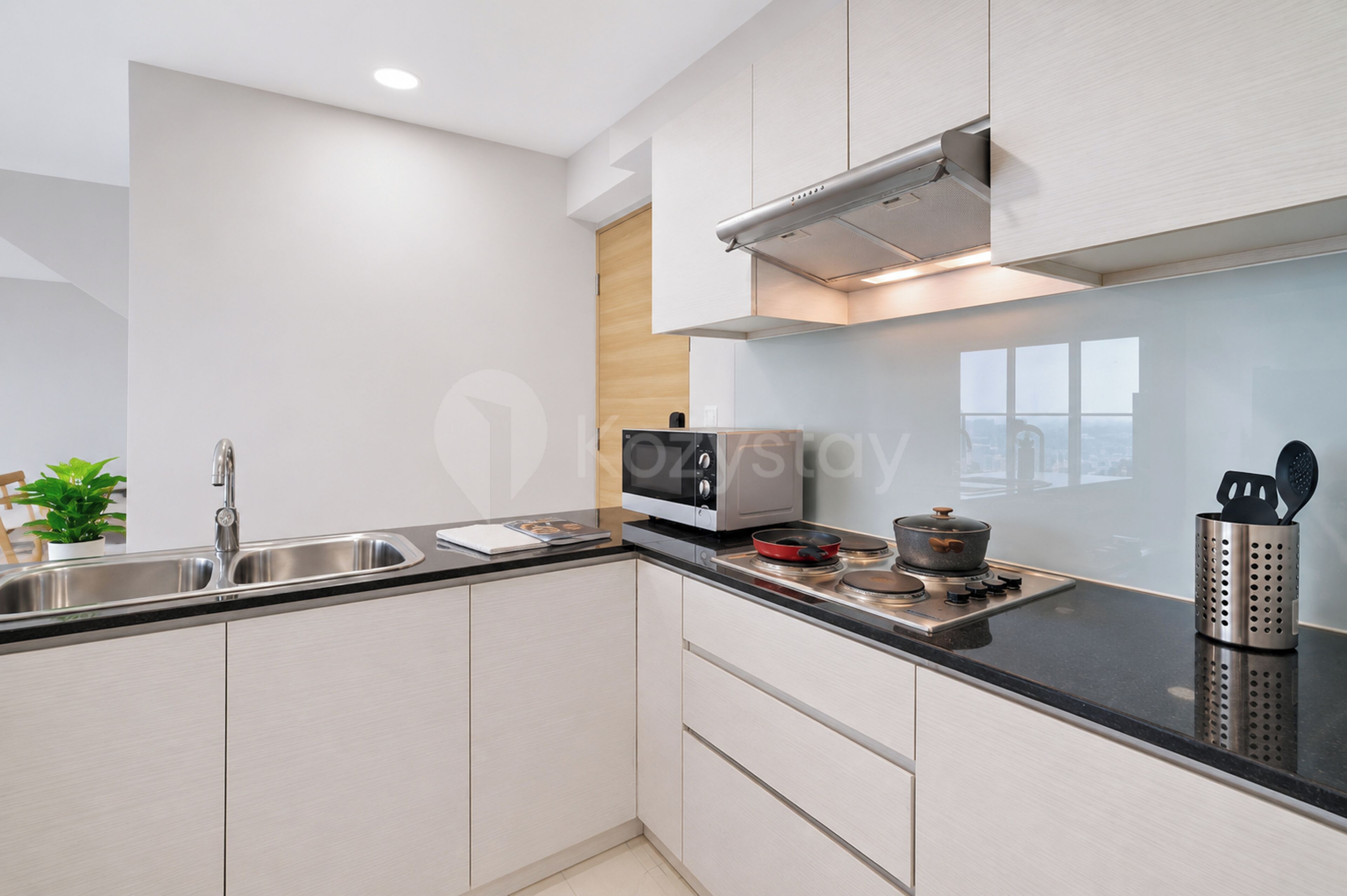Apartment, 3 Bedrooms, City View | Private kitchen | Full-sized fridge, microwave, stovetop, rice cooker