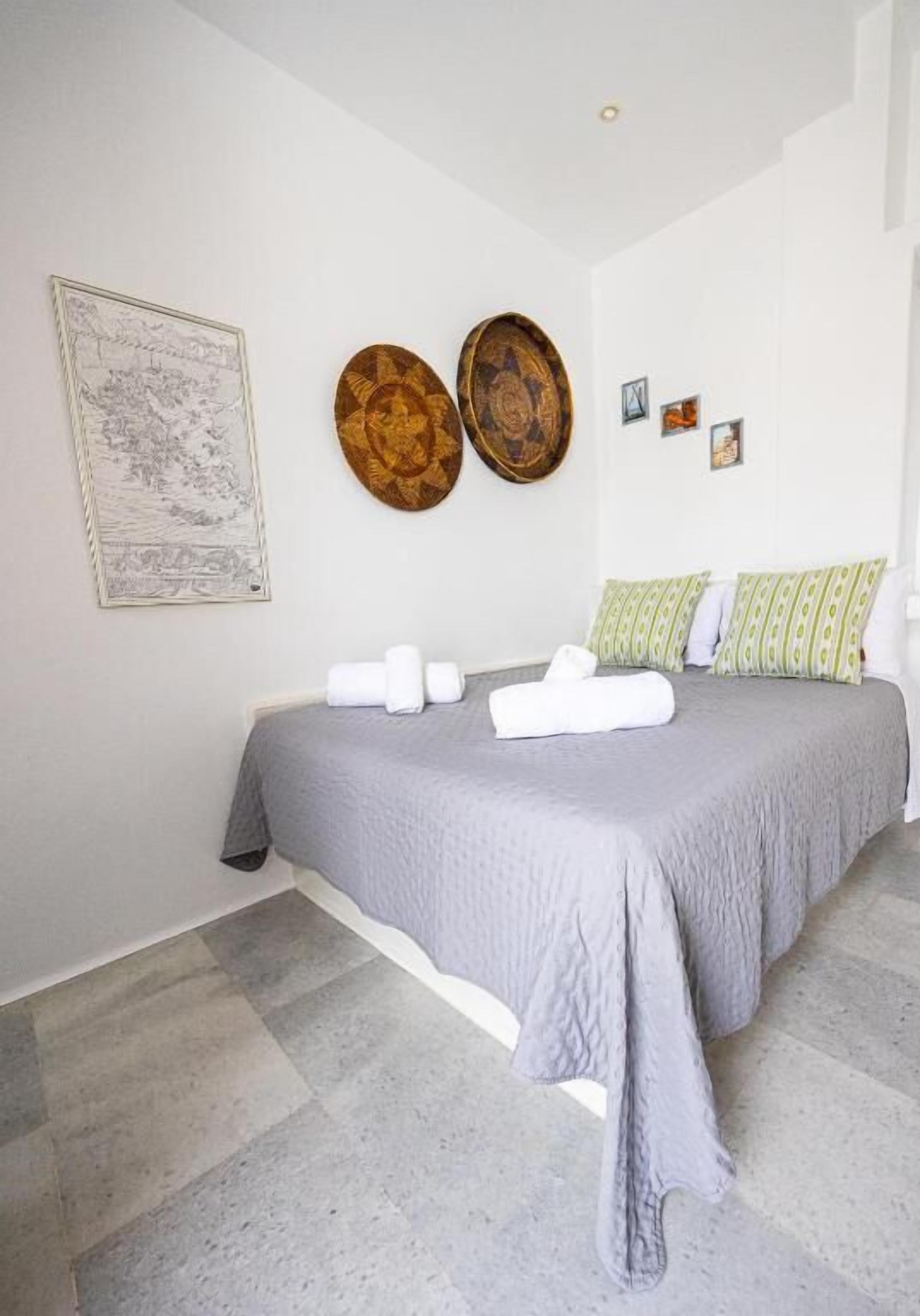 Superior Double Room, Balcony, Courtyard View | Iron/ironing board, free WiFi