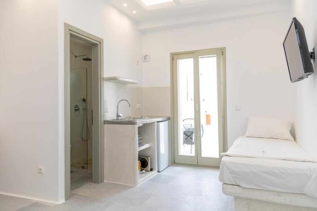 Superior Triple Room, Balcony, Courtyard View | Iron/ironing board, free WiFi