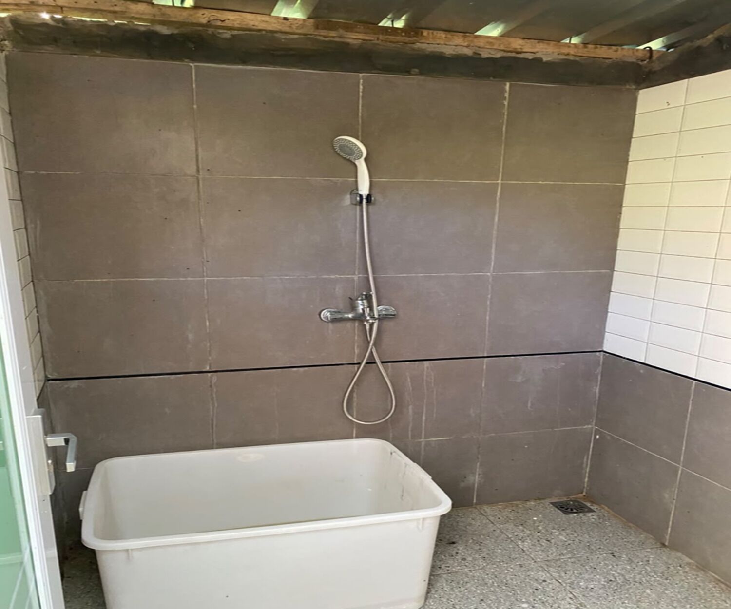 Tent, uitzicht op rivier | Badkamer