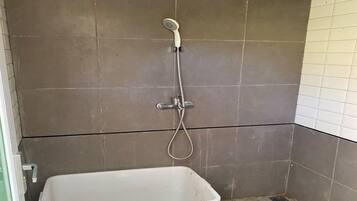 Tent, uitzicht op rivier | Badkamer