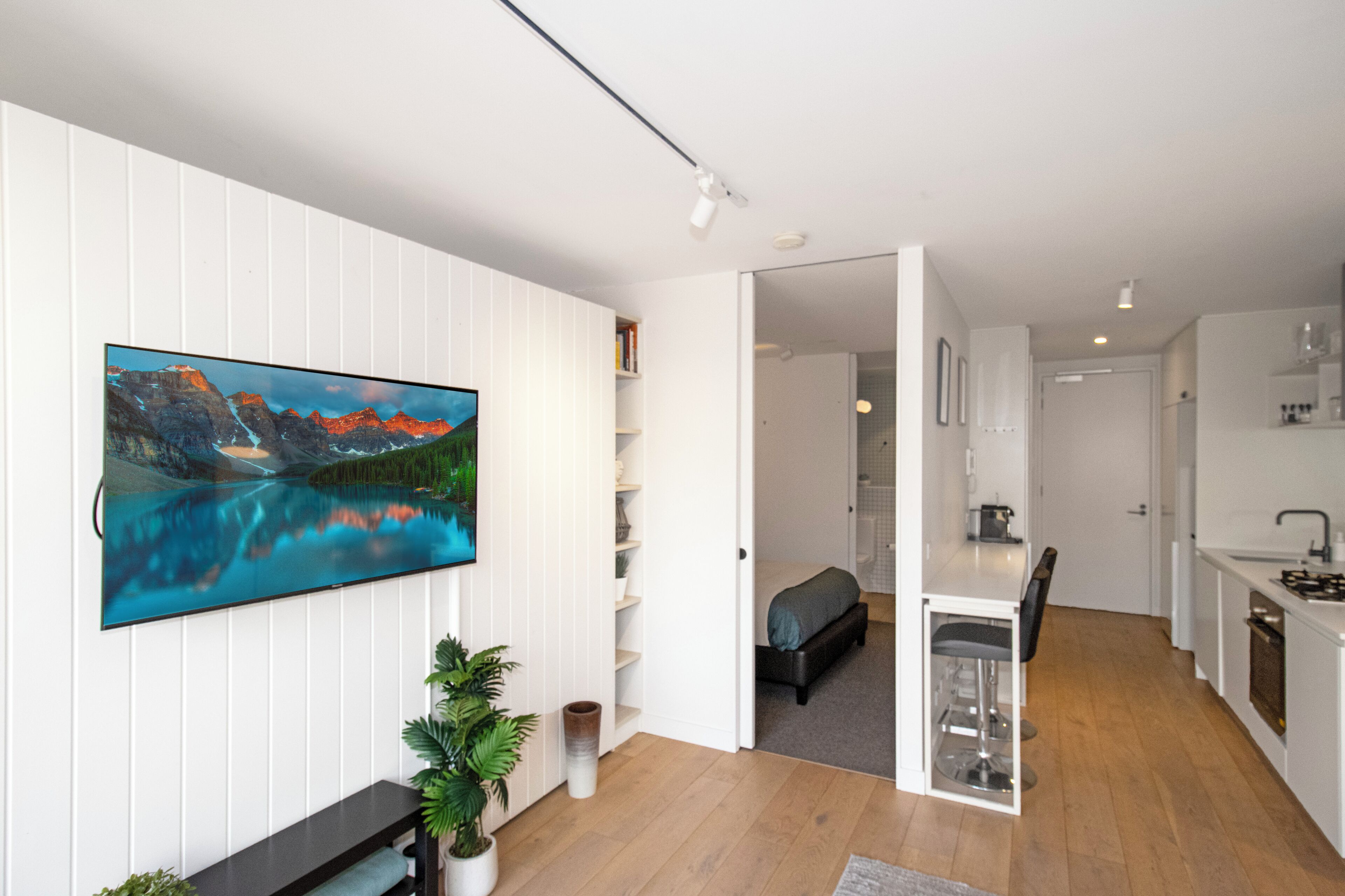 1 slaapkamer, een bureau, een strijkplank/strijkijzer, wifi
