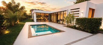 Peaceful 4-bedroom house in charming Balaclava next to the Beach and Supermarket