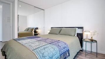 Iron/ironing board, WiFi, bed sheets