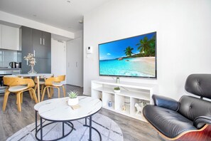 TV - Top-Floor Apartment with Balcony - High Street (Prahran)