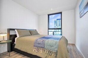 1 dormitorio, tabla de planchar con plancha, wifi y ropa de cama