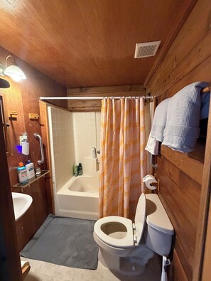 Towels, soap, toilet paper - 1-bedroom in amazing Kailua-Kona (Kailua-Kona)