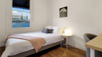 2 habitaciones, escritorio, tabla de planchar con plancha y wifi