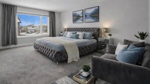 Ein Schlafzimmer mit einem großen Bett, einem Schlafsofa, einem Nachttisch, einem Fernseher und einem Fenster mit Vorhängen.