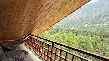 Deluxe Room, Balcony | Terrace/patio