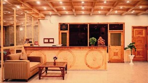 Lobby - Old Manali Retreat (Samudrapur)