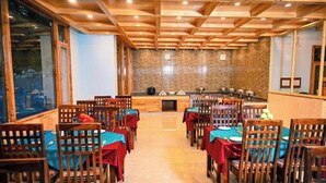 Dining - Old Manali Retreat (Samudrapur)
