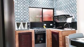 Fridge, stovetop, coffee/tea maker, cookware/dishes/utensils