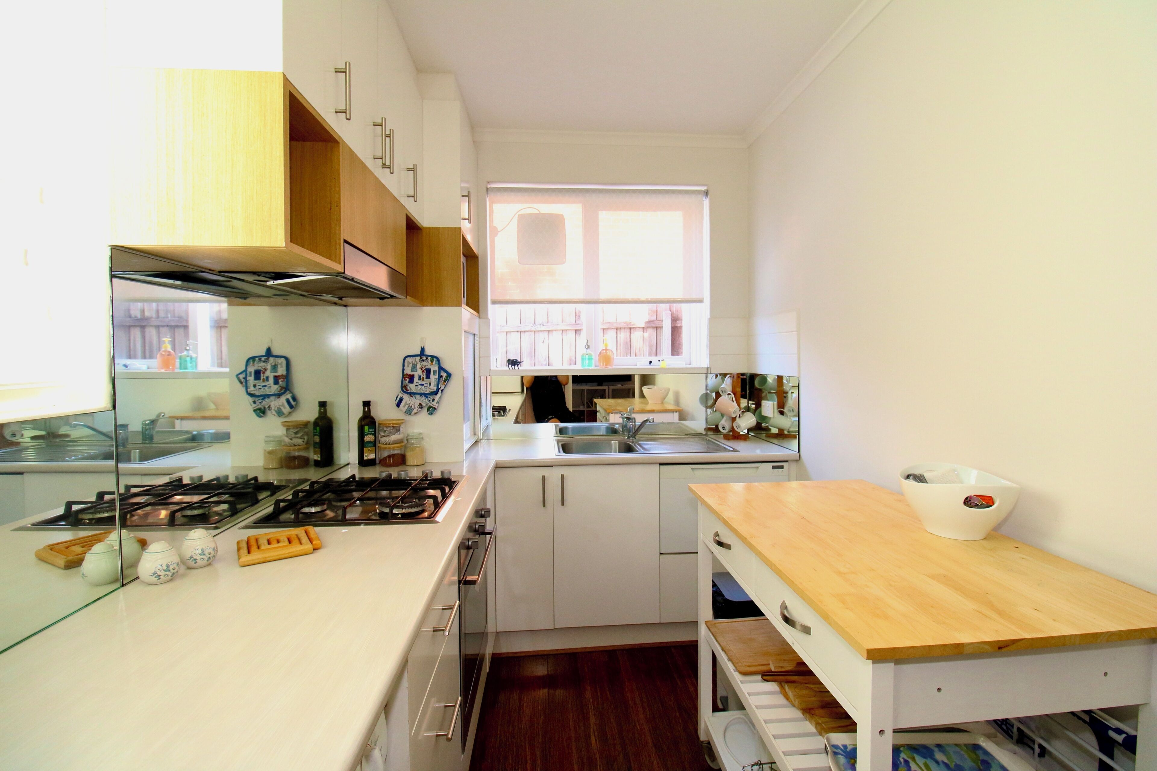 Microwave, stovetop, dishwasher, coffee/tea maker