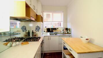 Microwave, stovetop, dishwasher, coffee/tea maker