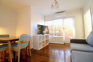 TV - Park Street Apartment - St Kilda West (Saint Kilda West)