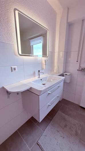Bathroom - Vrbo Property (Gailingen am Hochrhein)