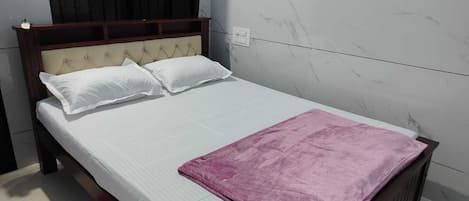 Basic Double Room | Free WiFi