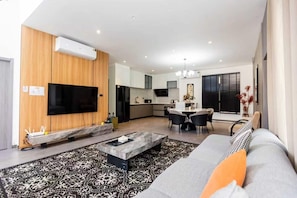 Shower, free toiletries, hair dryer, soap - Acadia 5BR (Banglamung)