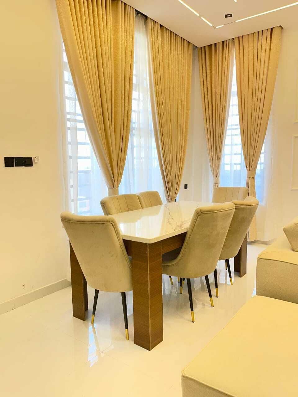 Repas dans la chambre