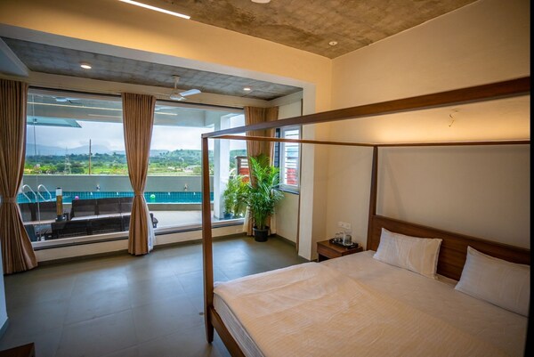 Evara Sky Jacuzzi Villa - Igatpuri