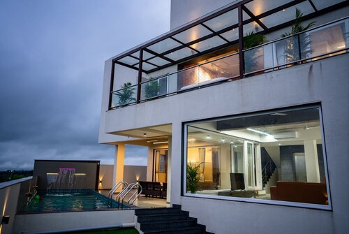Evara Sky Jacuzzi Villa