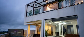 Evara Sky Jacuzzi Villa