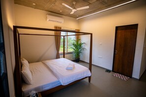 Deluxe Room | Free WiFi - Evara Sky Jacuzzi Villa (Igatpuri)