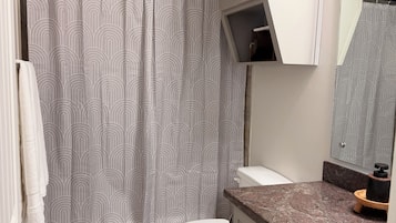 Toallas, jabón, papel higiénico