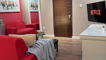Deluxe Triple Room, Patio, Garden View | Interior