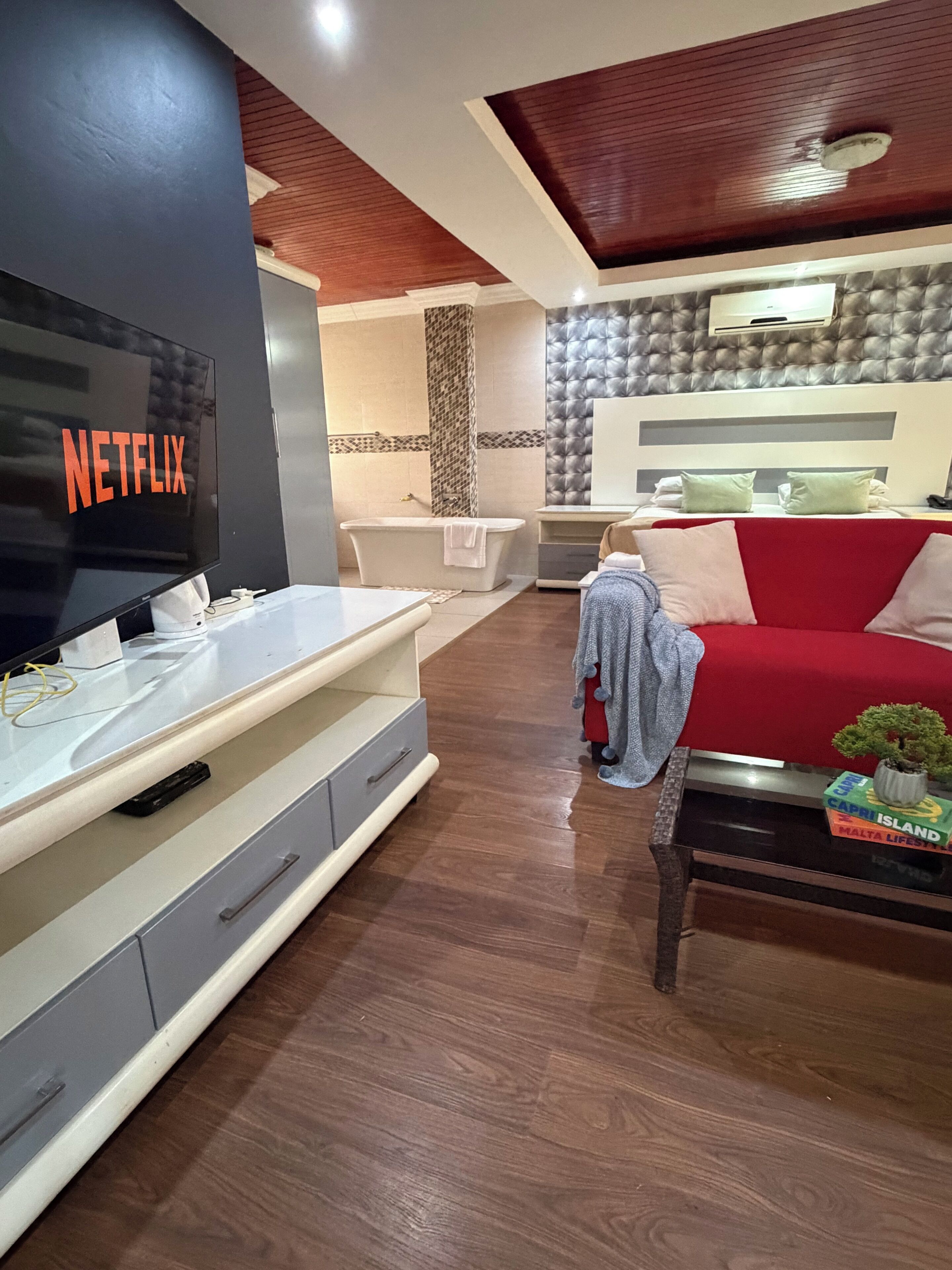 Deluxe Triple Room, Patio, Garden View | Living area