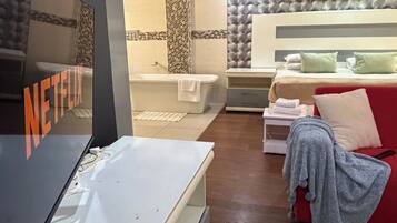 Deluxe Triple Room, Patio, Garden View | Iron/ironing board, free WiFi