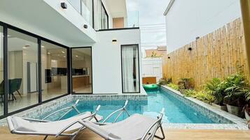 Standard Villa | Pool