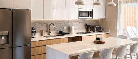 Fridge, microwave, oven, stovetop