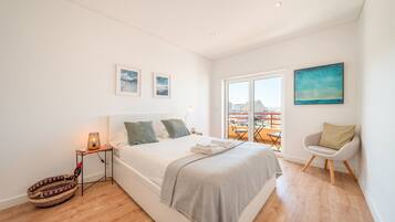 1 dormitorio, tabla de planchar con plancha, Internet y ropa de cama